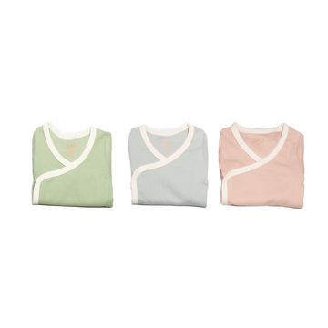 The newborn sleepy time bundle, consisting of 3 set of kimono pyjamas. One in ribbed cotton matcha, one in pointelle cotton butterfly pea and one in pointelle cotton peach.